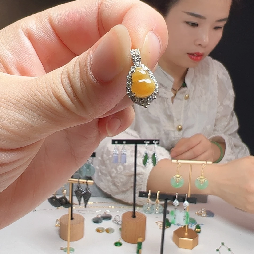 蔷***薇银S925镶嵌翡翠耳饰天然翡翠吊坠