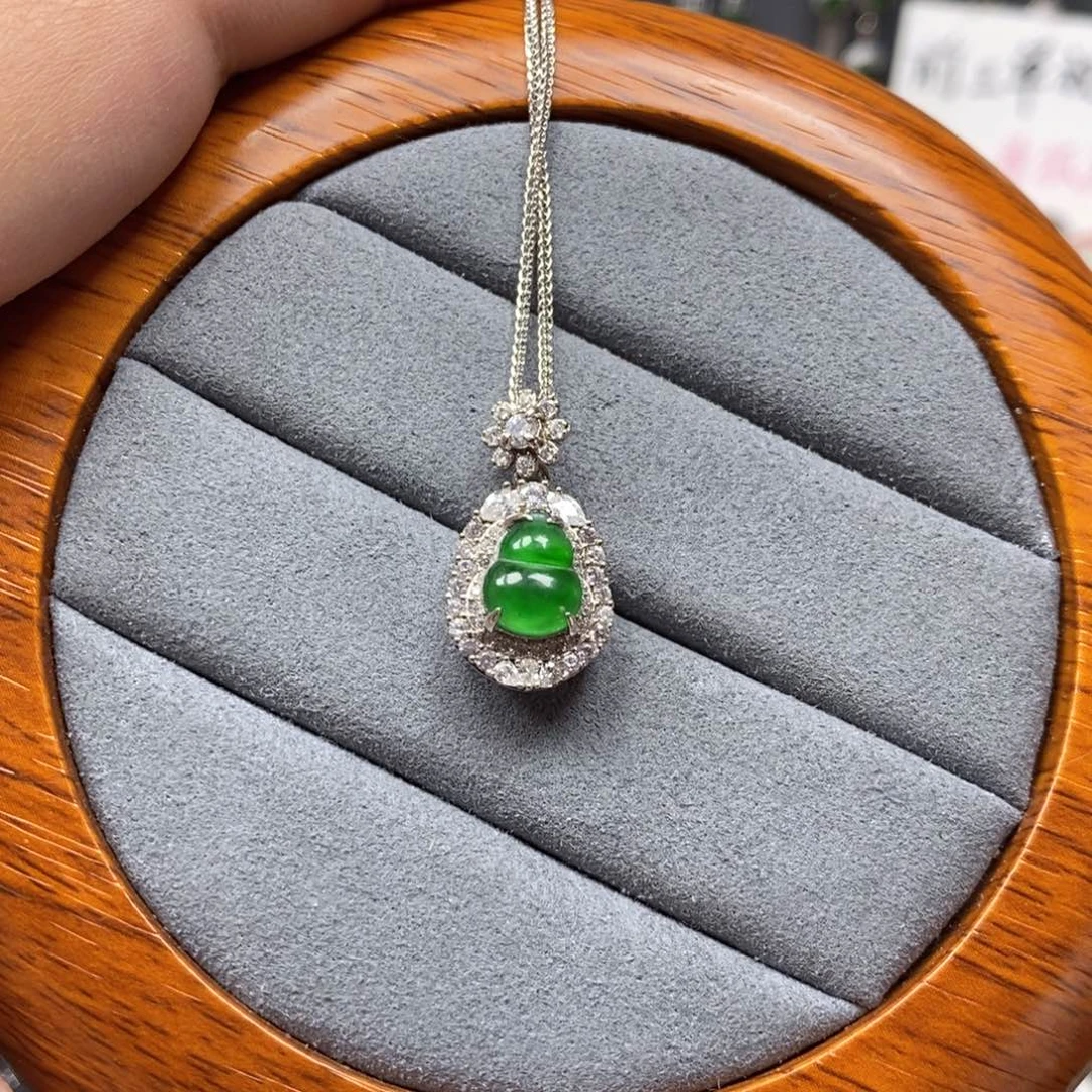 翡翠颈饰银S925镶嵌白*瓜翡翠