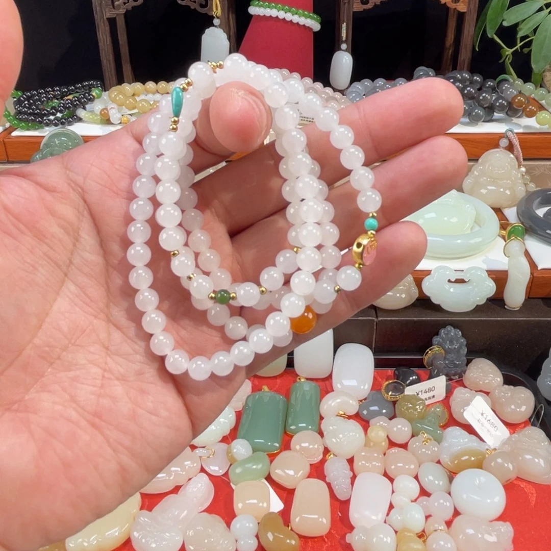 和田玉未镶嵌颈饰咖***糖