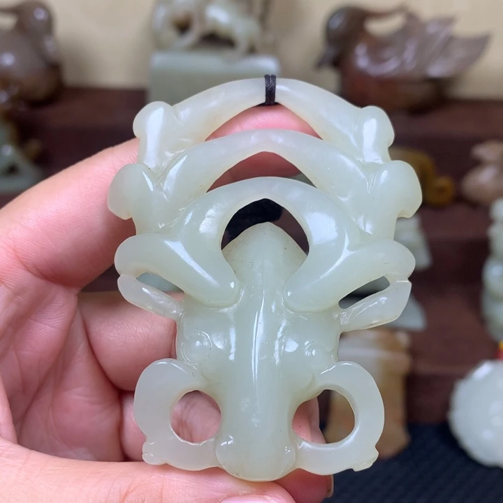 和田玉未镶嵌把件