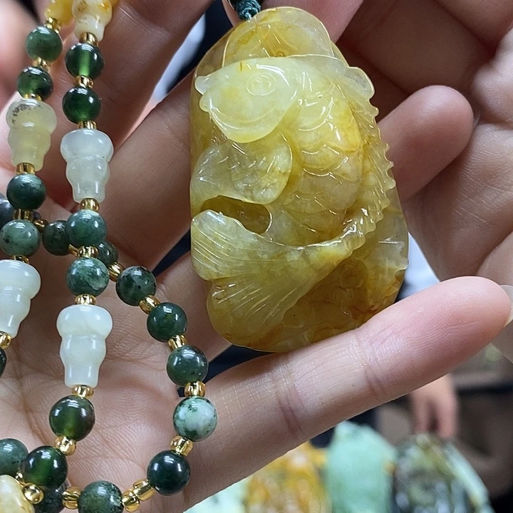 蛇纹石玉未镶嵌颈饰