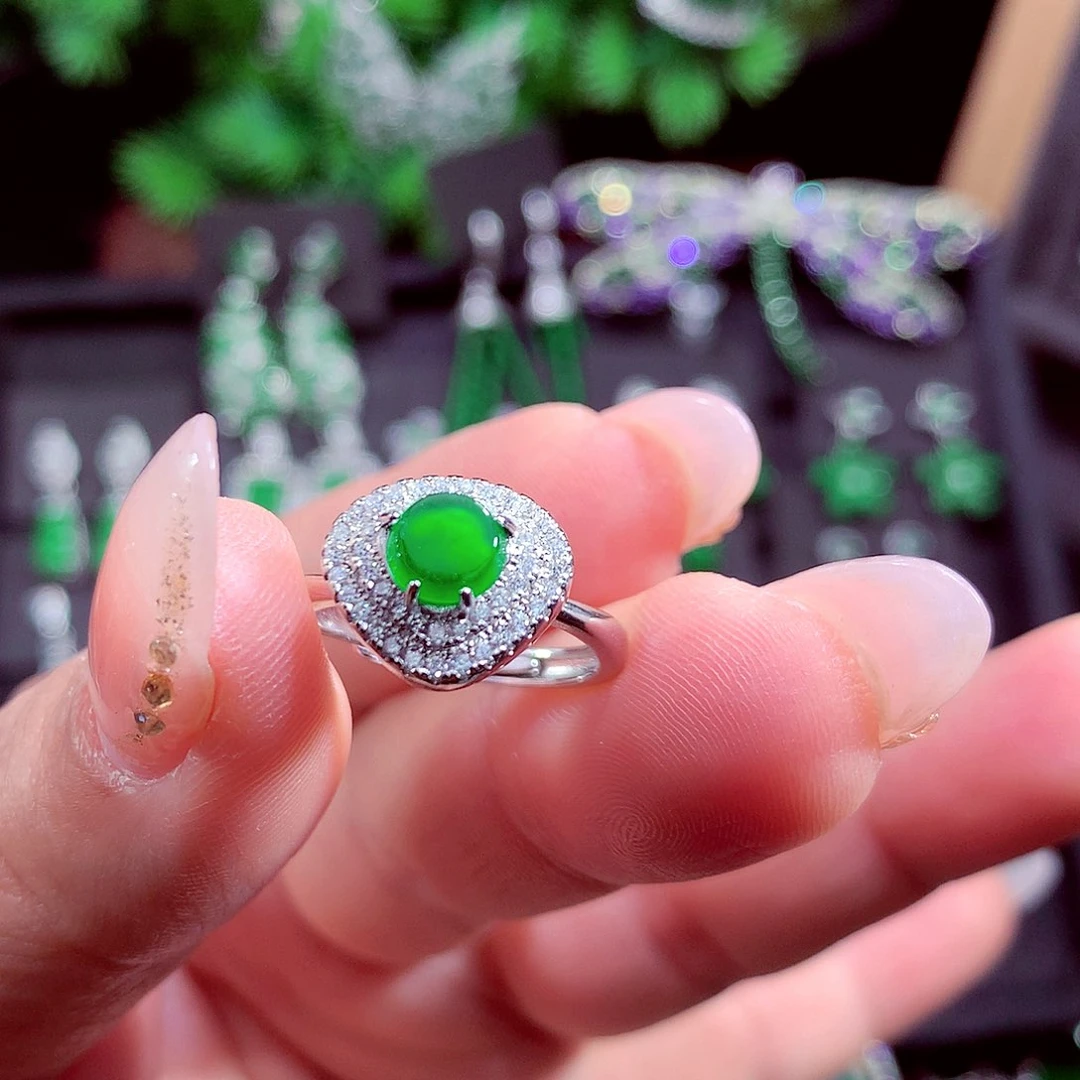 颈饰未镶嵌翡翠天然