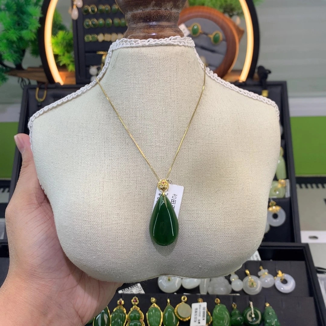 和田玉18K金镶嵌吊坠(赠链)