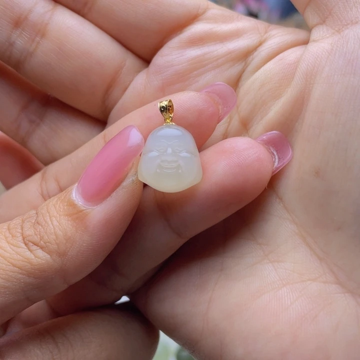 用***）和田玉18K金镶嵌颈饰