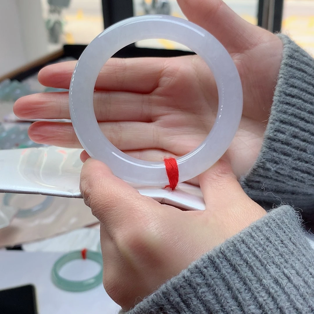 翡翠手镯未镶嵌翡翠