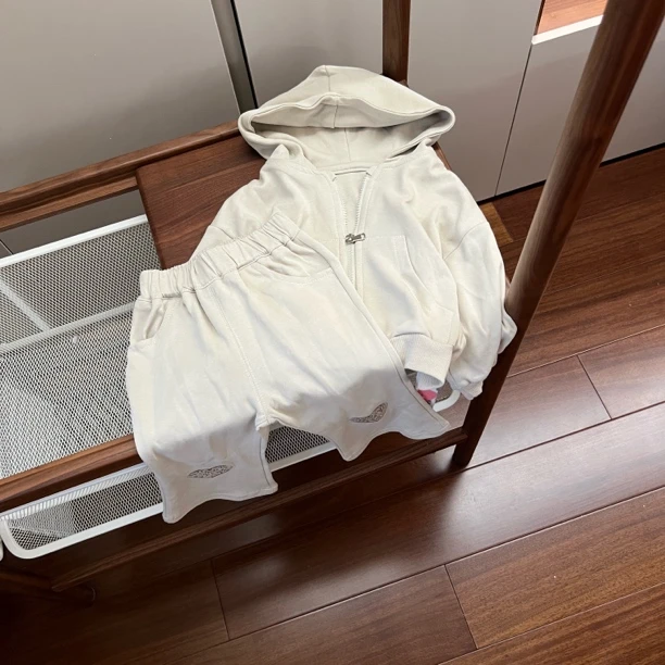 【编号F930】26820-12-儿童碎花爱心套装米色-LBM