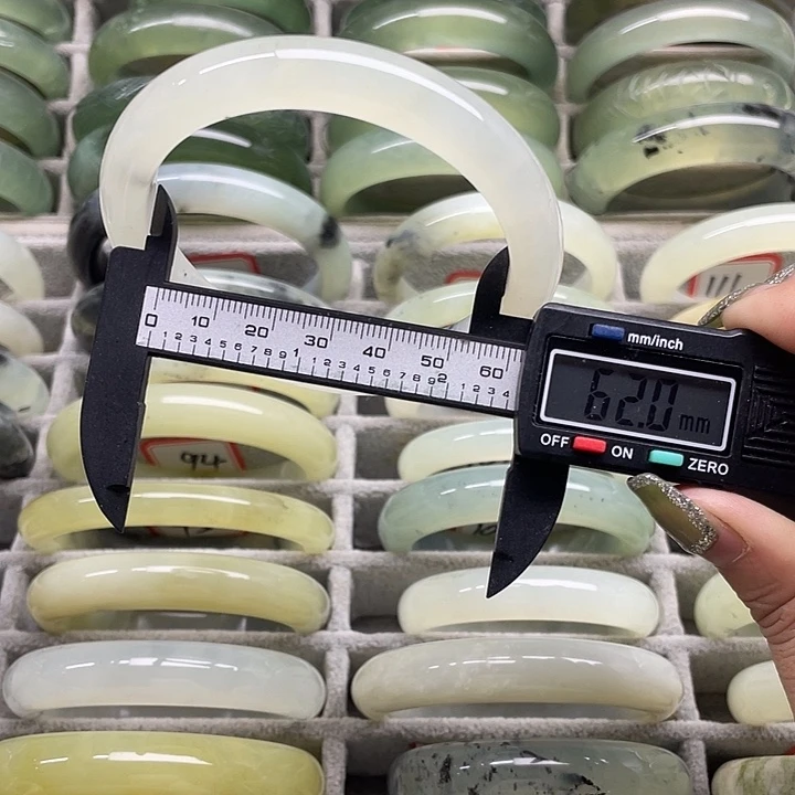 蛇纹石玉未镶嵌手镯85