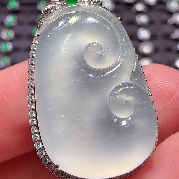 翡翠颈饰18K金镶嵌吊坠