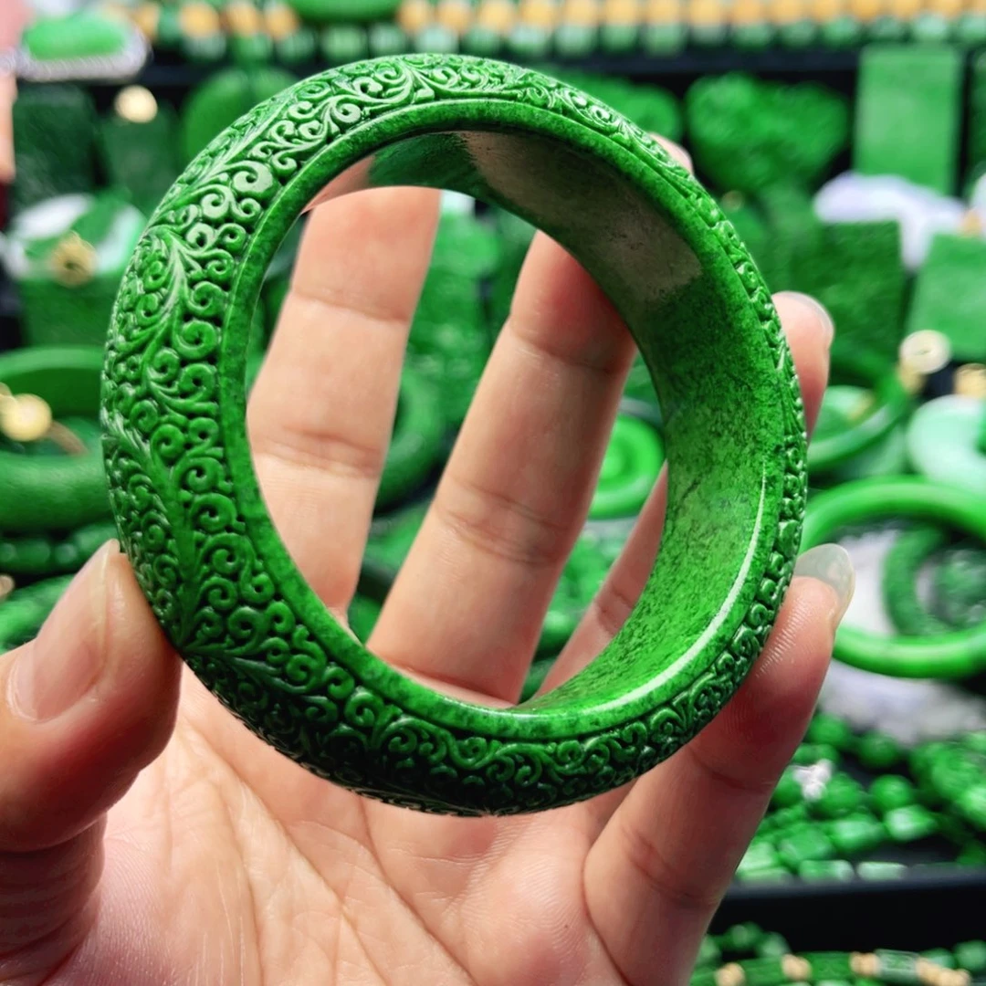 陈****只买单纯的吊坠，没带链子，属的性质。手镯