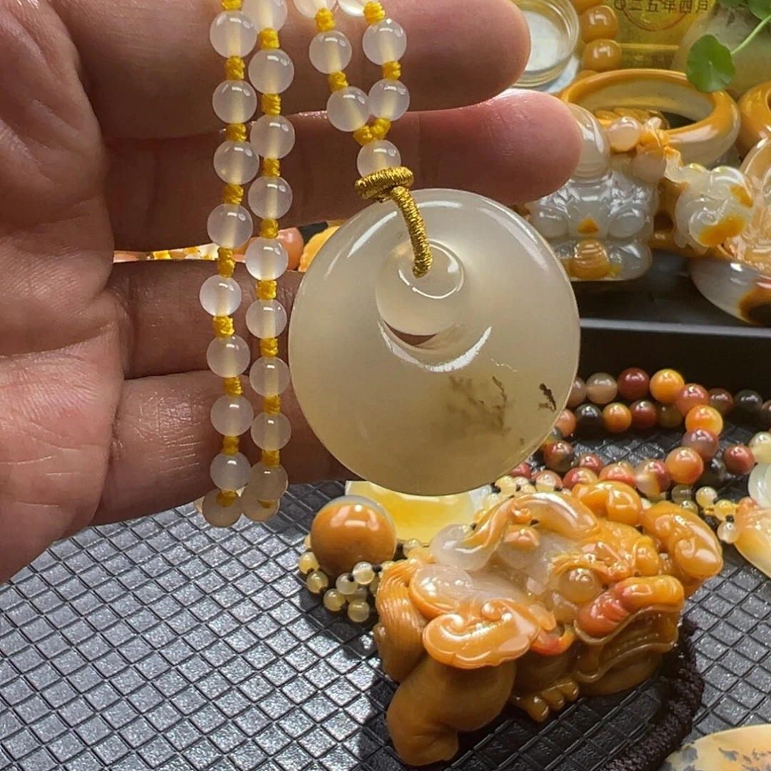 石英质玉未镶嵌颈饰
