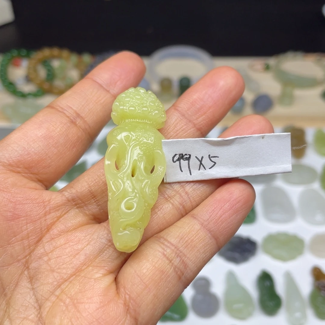 用***1和田玉未镶嵌颈饰