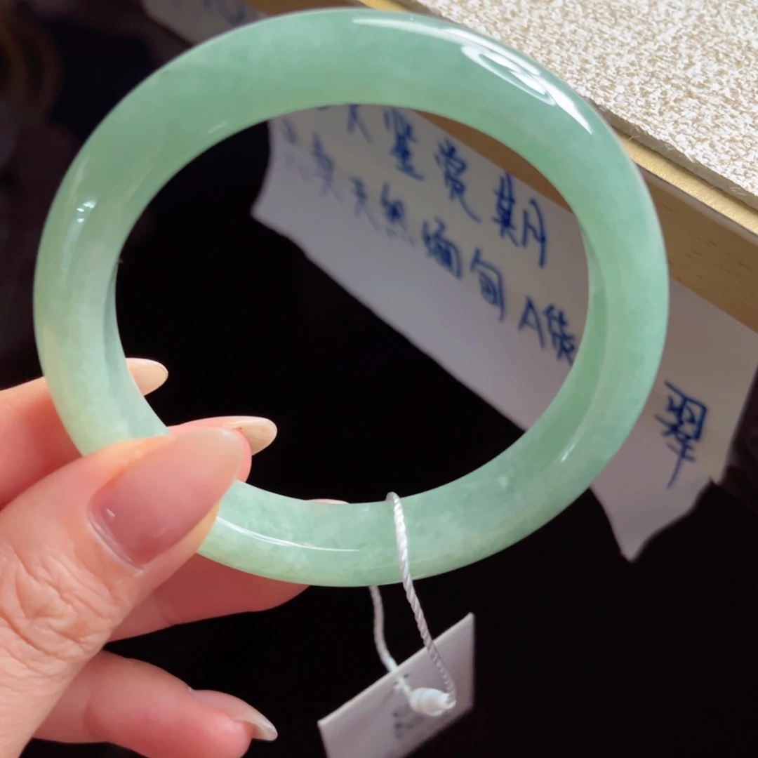 翡翠未镶嵌手镯手镯