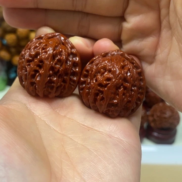 文玩核桃吊坠三角白35