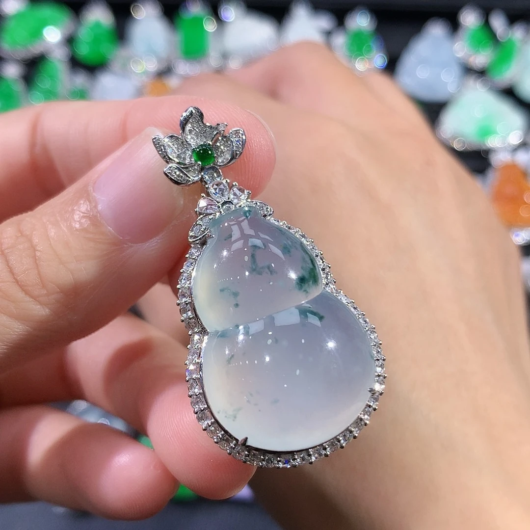 翡翠18K金镶嵌颈饰