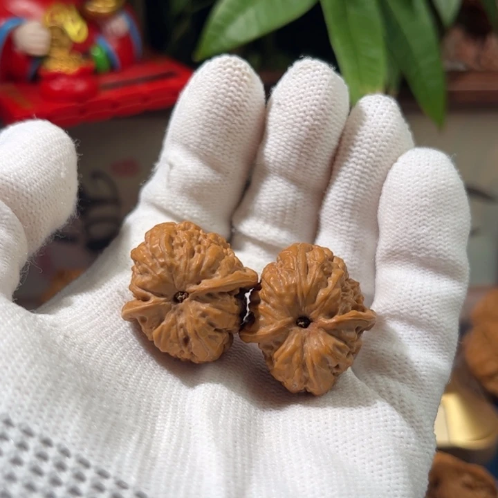 文玩核桃吊坠漫****路小野