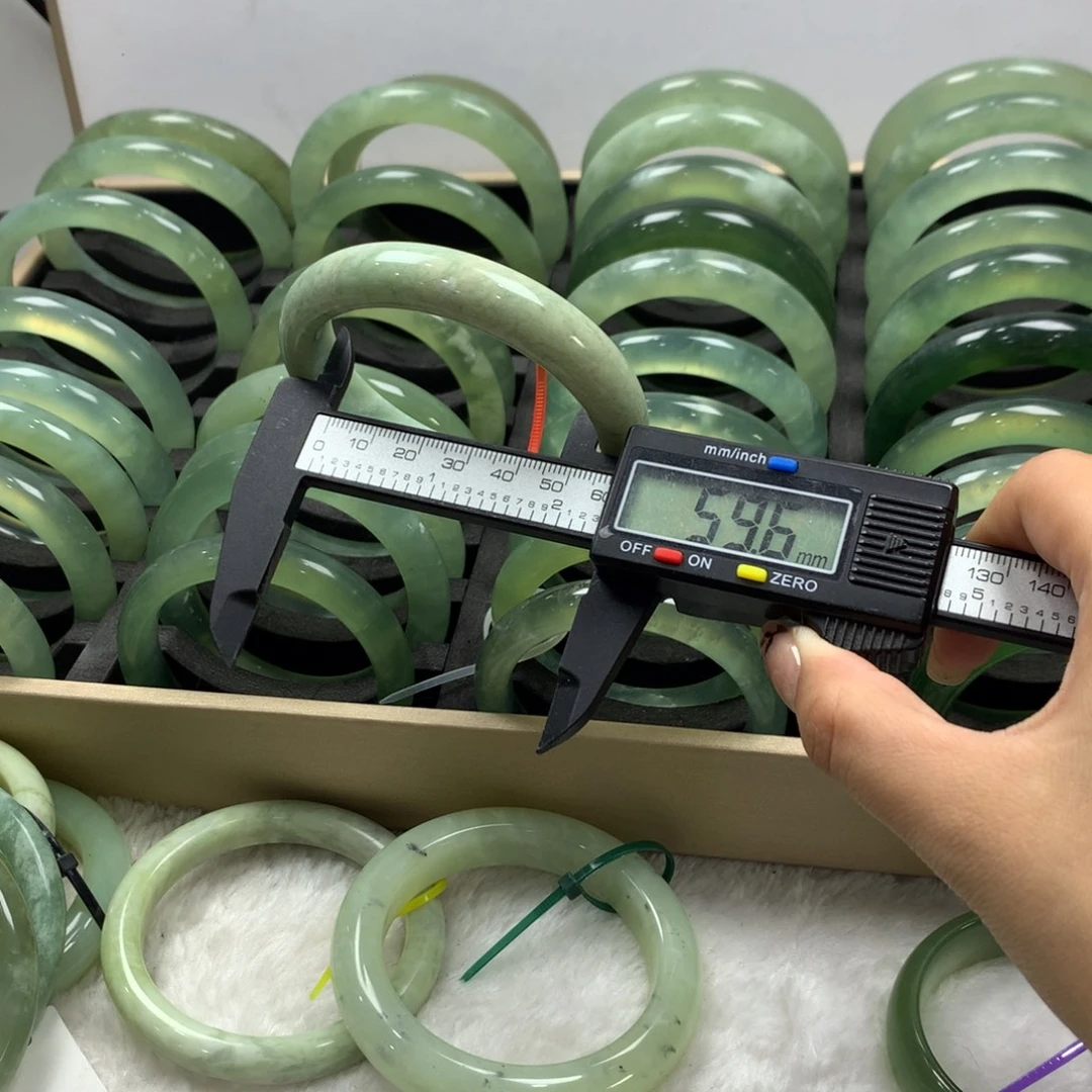 蛇纹石玉未镶嵌手镯148