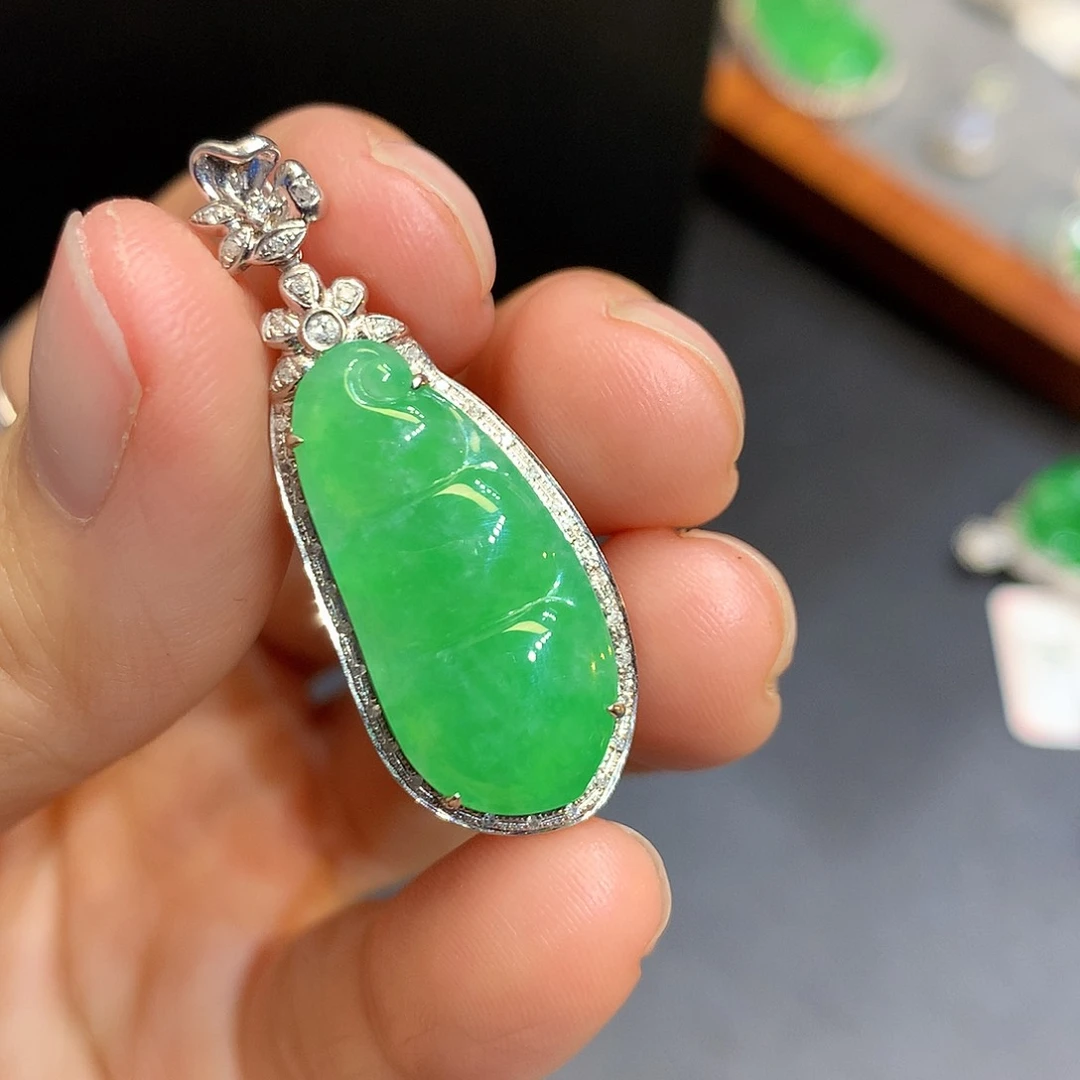 翡翠吊坠(不含链)18K金镶嵌