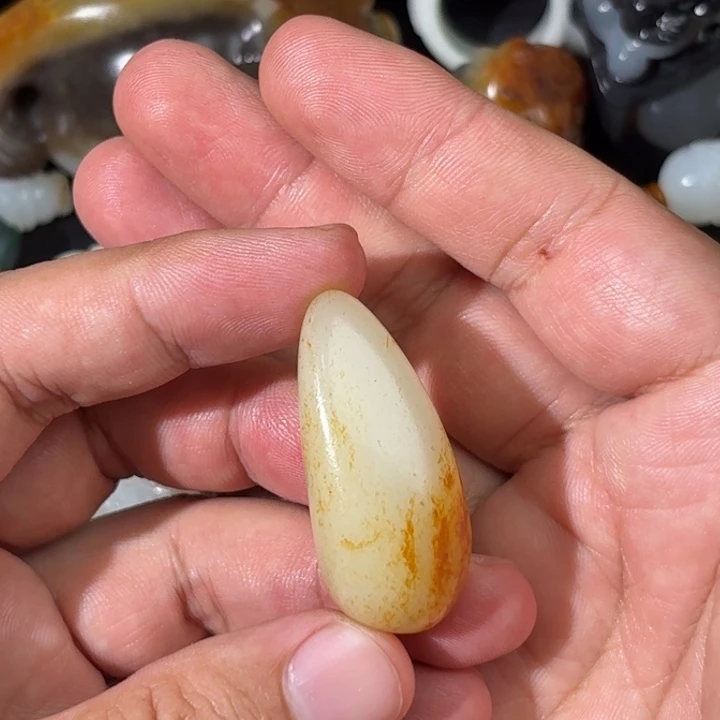 颈饰未镶嵌和田玉（白玉）