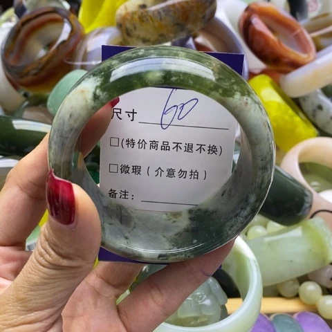 蛇纹石玉手镯未镶嵌