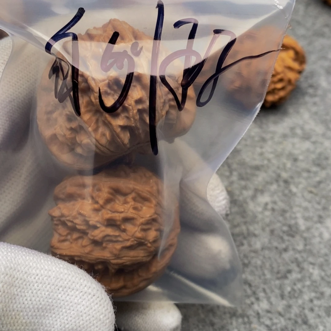 无***朗吊坠文玩核桃三棱