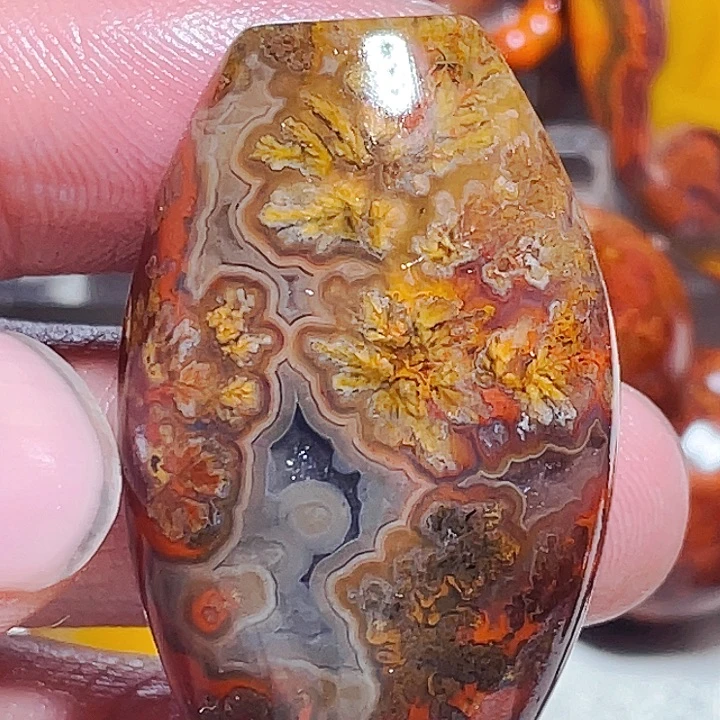 玛瑙/玉髓玛瑙未镶嵌山***峰