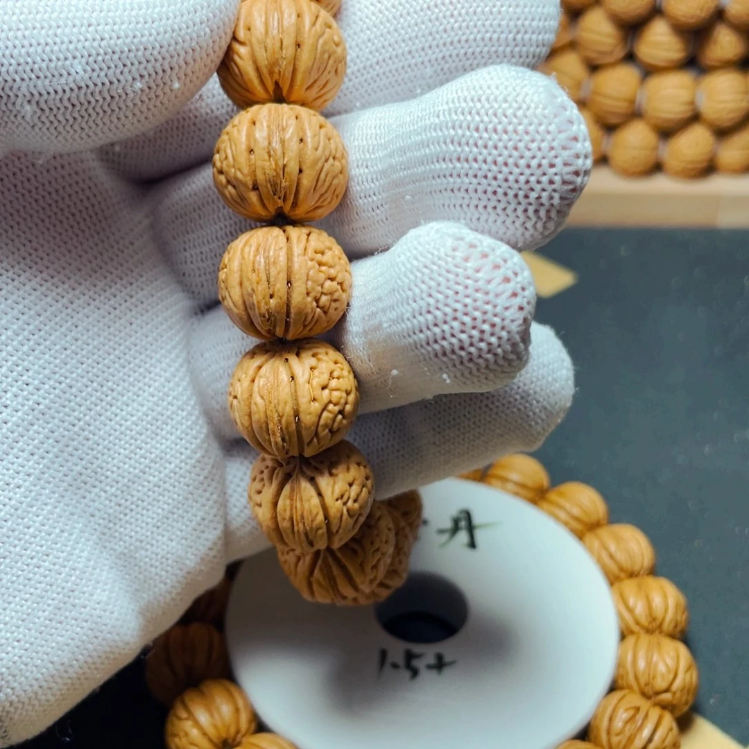 灿***河桃木南瓜桃核，皮质好，密度大