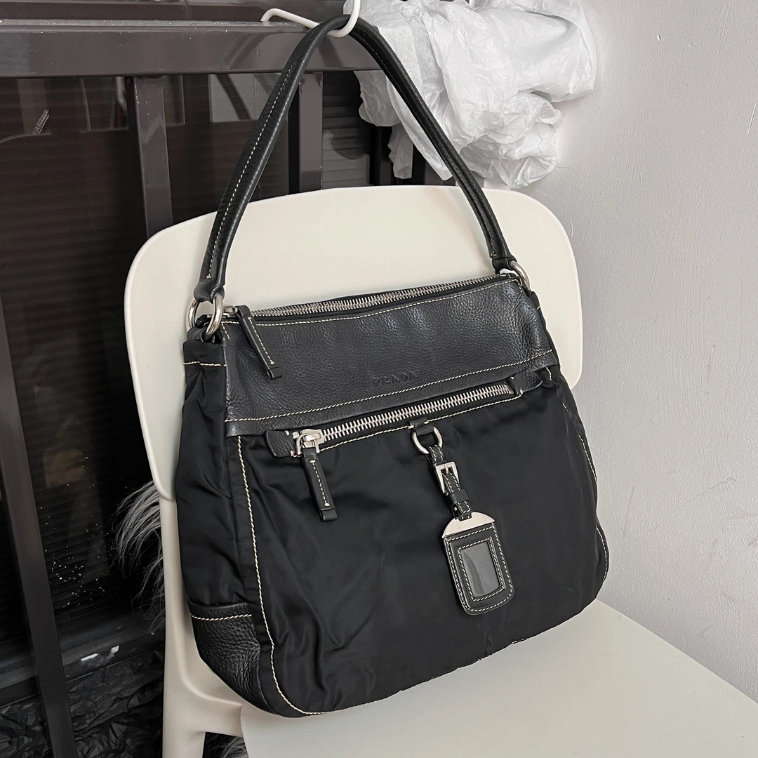 95新 Prada/普拉达 大号托特黑色尼龙拼皮hobo行李牌单肩腋下包