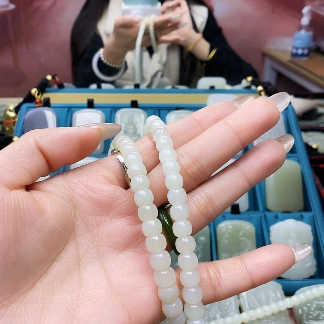 和田玉颈饰未镶嵌林**?