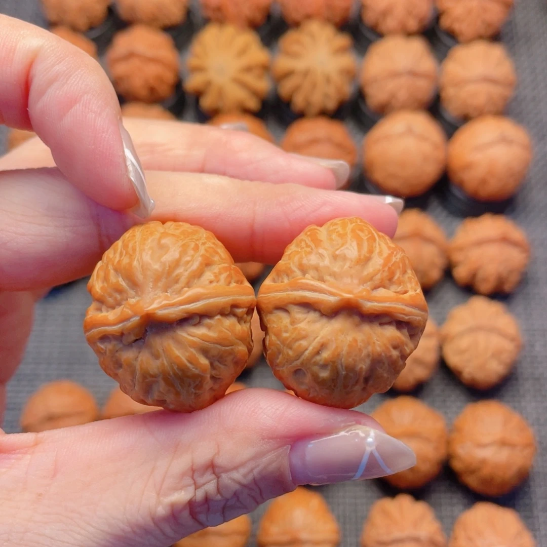 文玩核桃把件金元宝