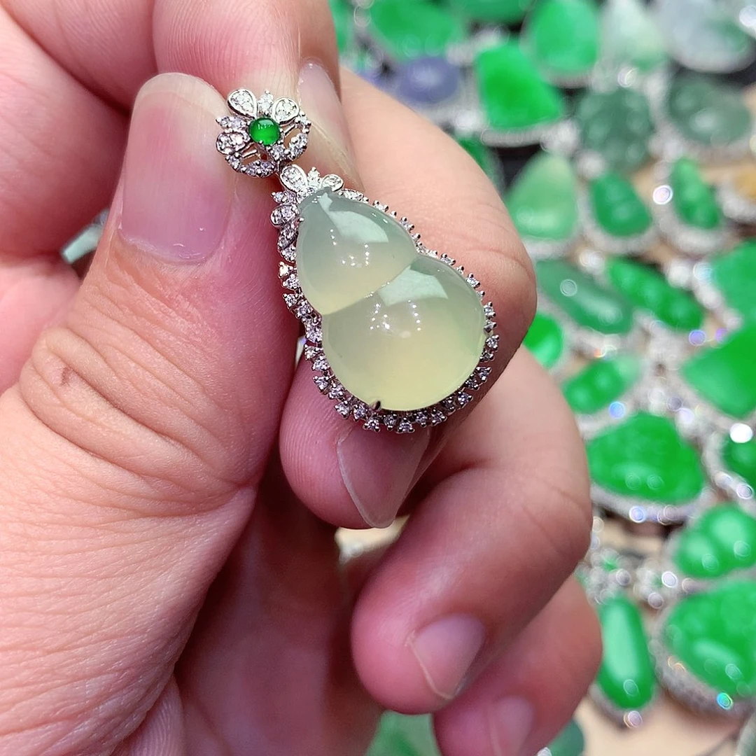 翡翠18K金镶嵌吊坠(赠链)纯天然