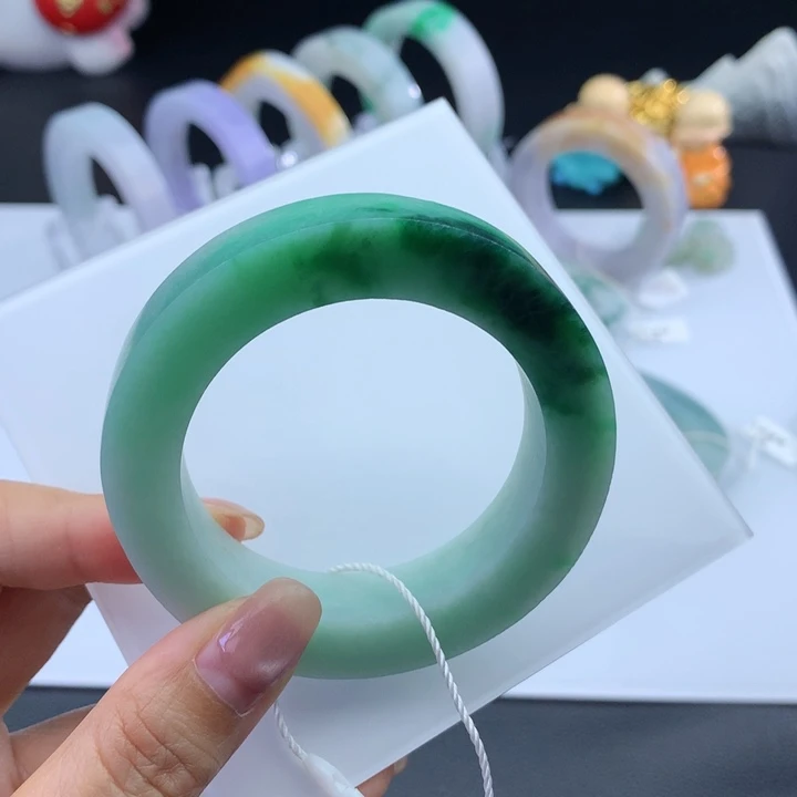 未镶嵌手镯定制翡翠