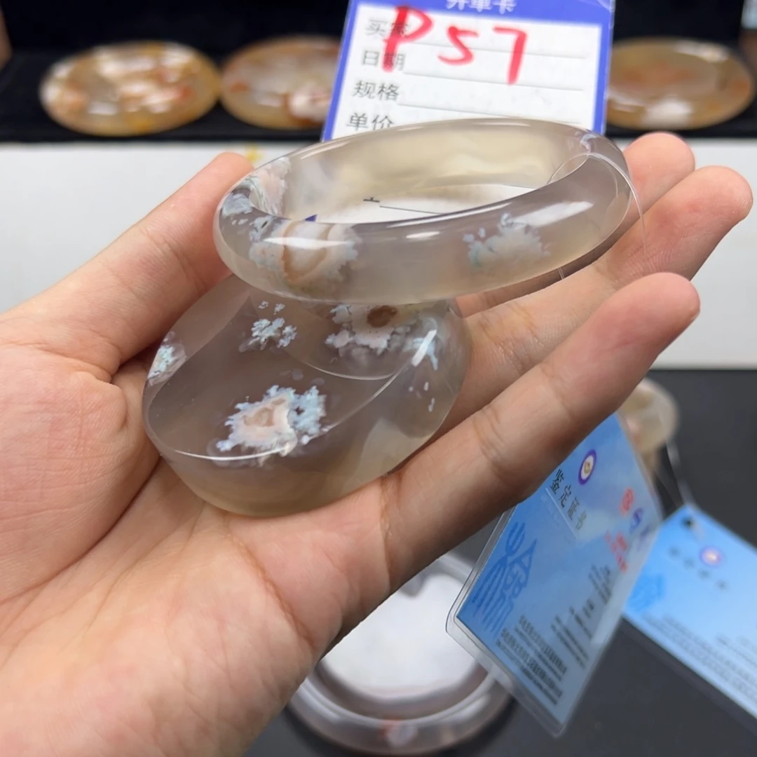 呼***噜未镶嵌手镯石英质玉