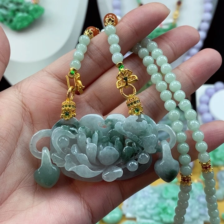 翡翠颈饰未镶嵌翡翠吊坠