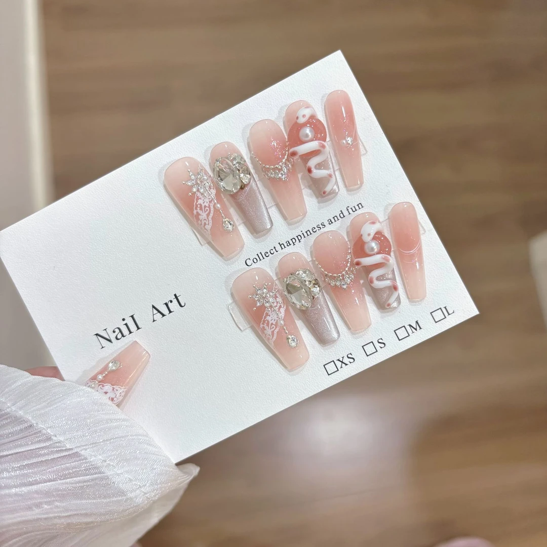 【捏捏蛇】新款锆石美甲蕾丝爆闪捏蛇年限定高级感猫眼纯手工穿戴甲