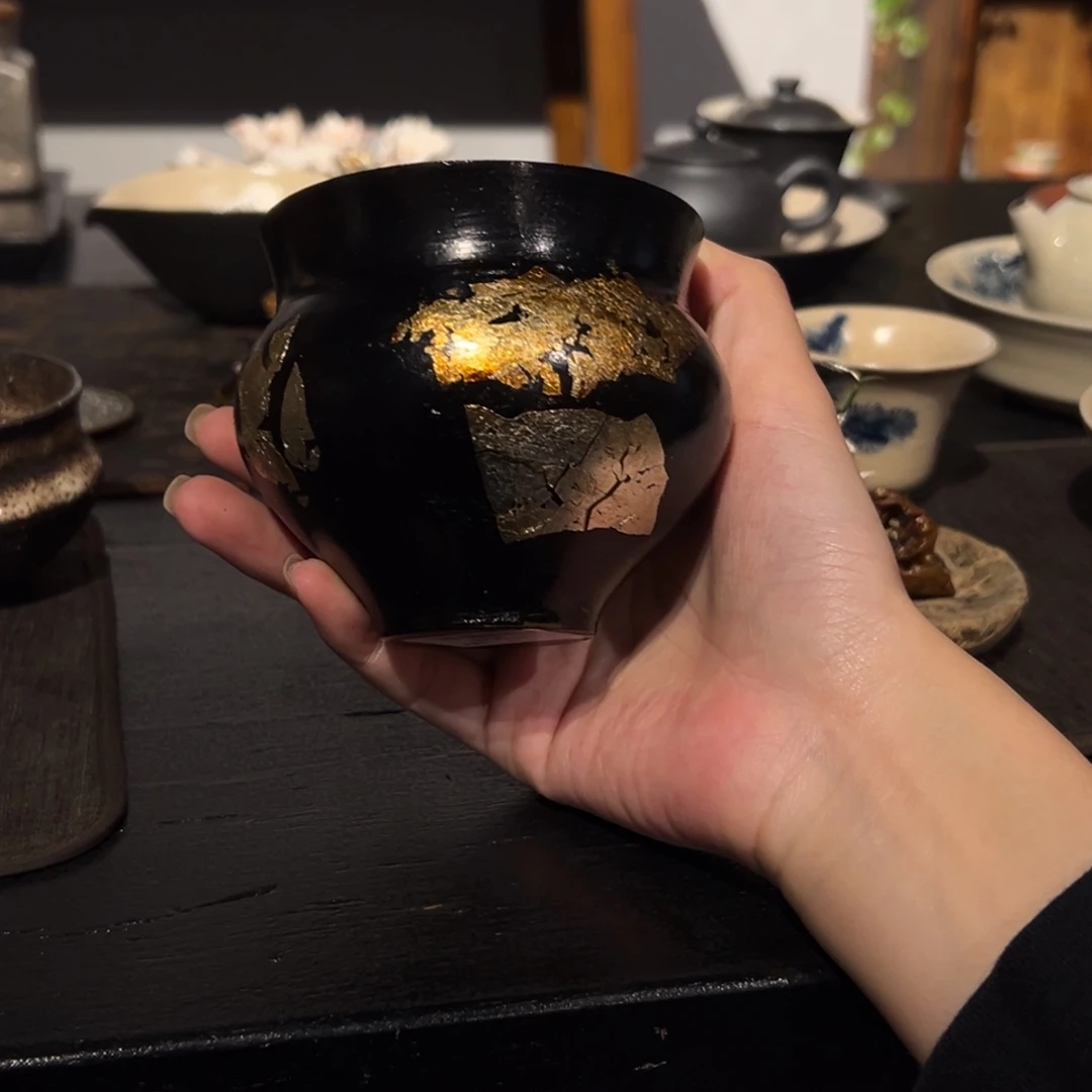 瓷片陶瓷。      陶瓷。