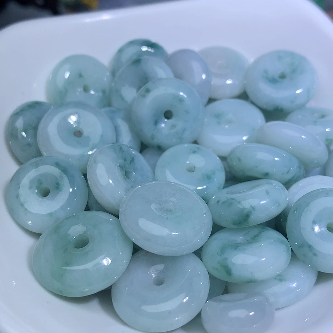 翡翠未镶嵌颈饰发1个