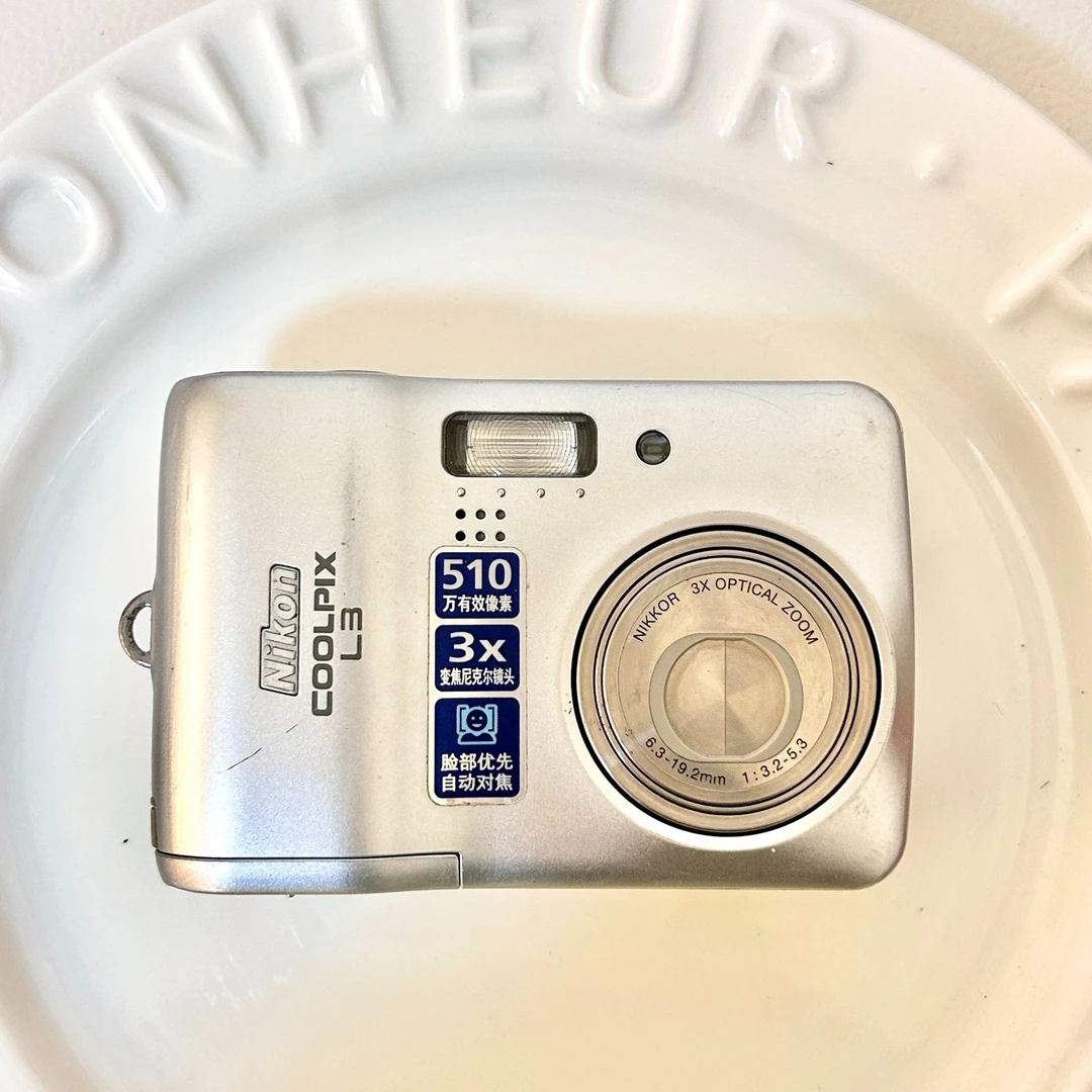 9新 Nikon/尼康 L3 银色 530w像素3倍光变 冷白皮清晰感ccd相机