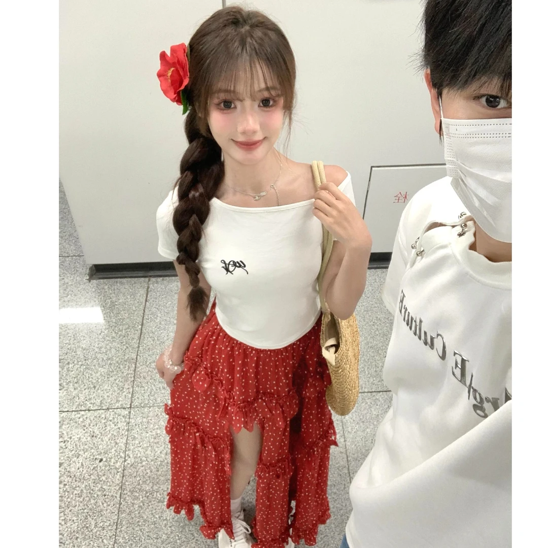 2025春夏新款纯欲甜美风斜肩T恤上衣搭配开叉波点半身裙两件套女