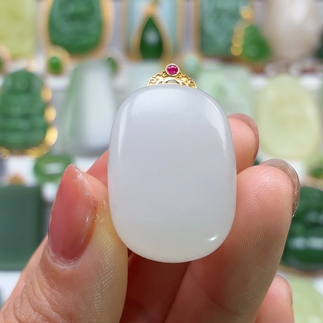 和田玉18K金镶嵌颈饰