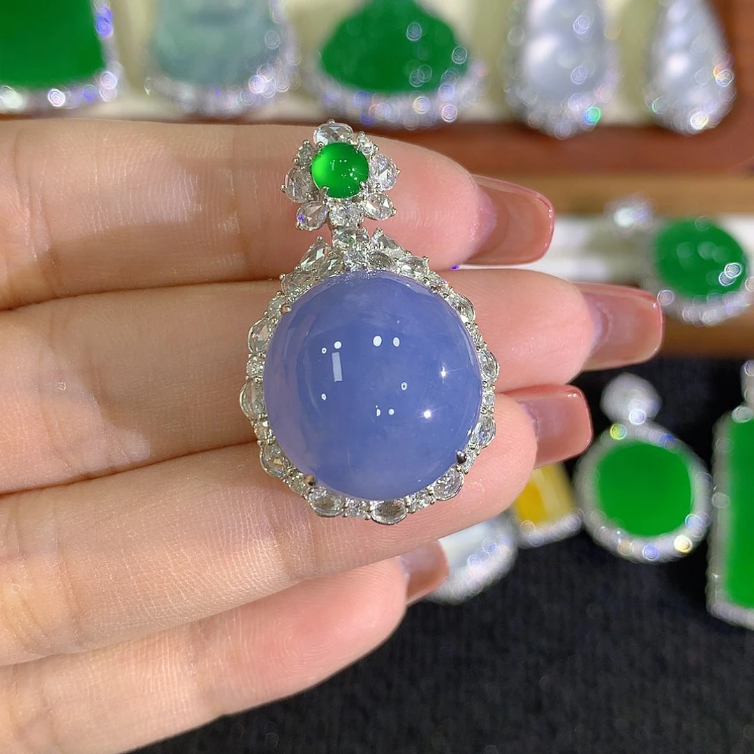 颈饰18K金镶嵌翡翠蛋面