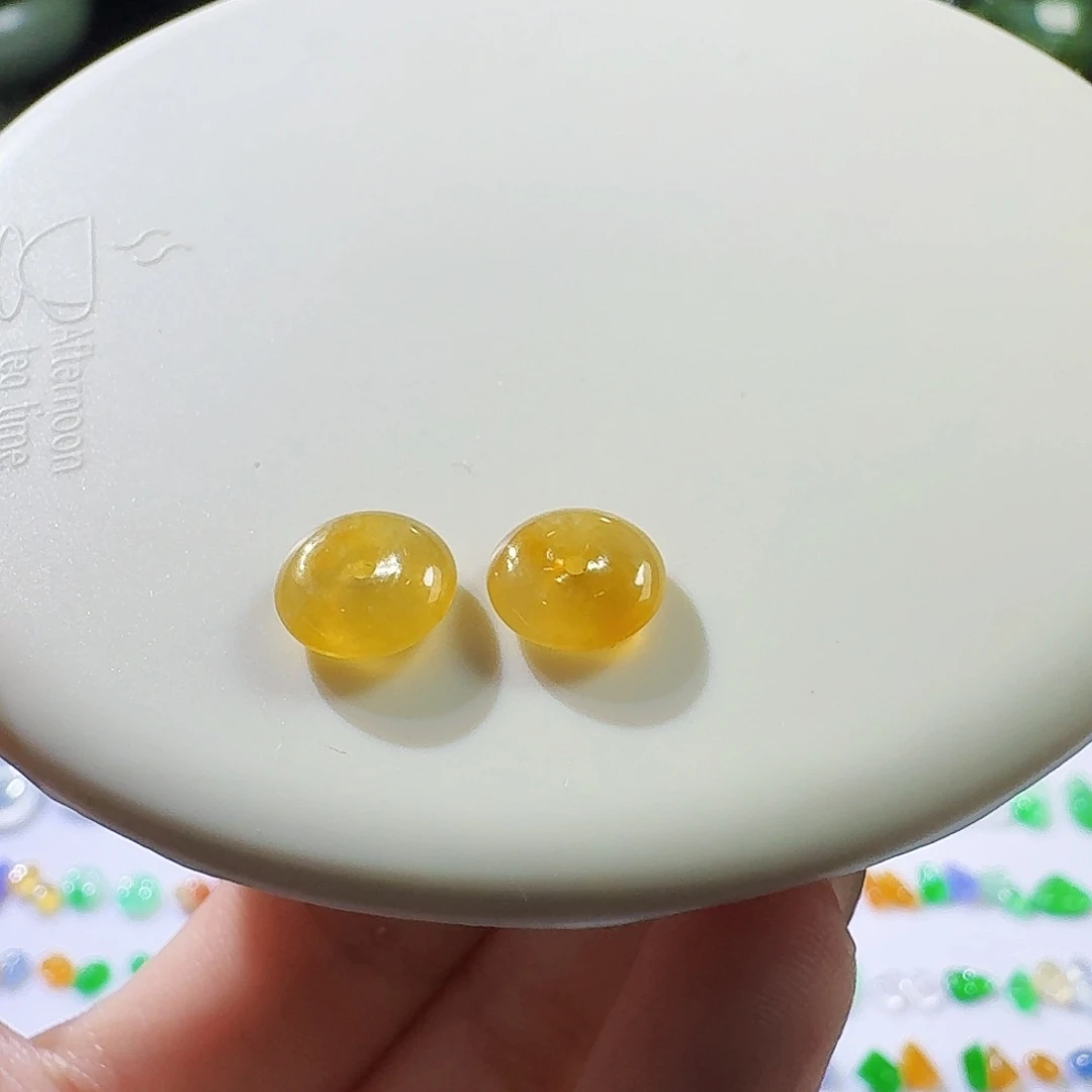 翡翠未镶嵌颈饰一对柠檬黄