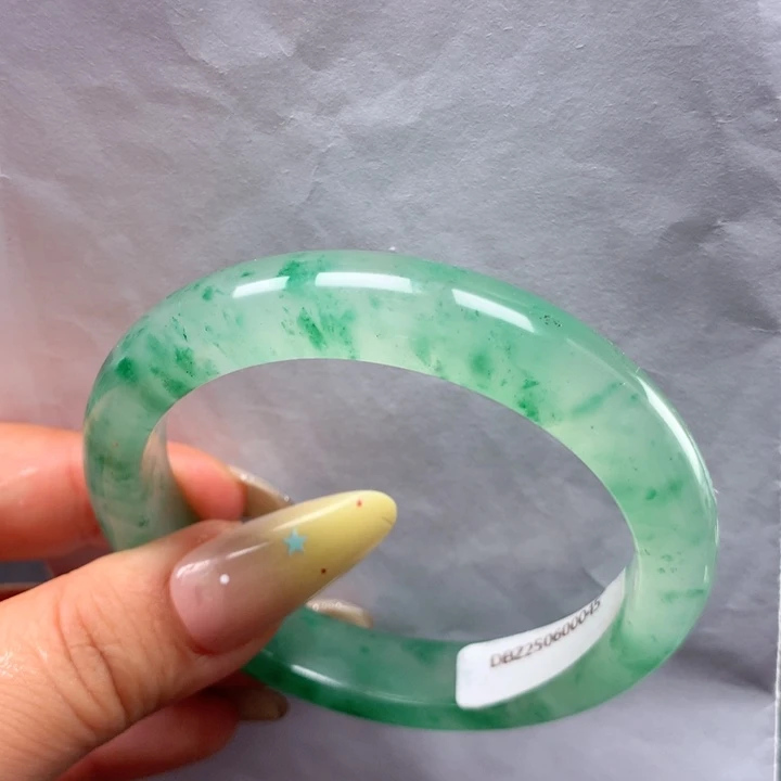 蜜***饭石英质玉手镯未镶嵌
