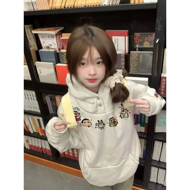 新款春秋新款潮流扣帽新年卫衣女蜡笔小新卡通印花休闲宽松上衣