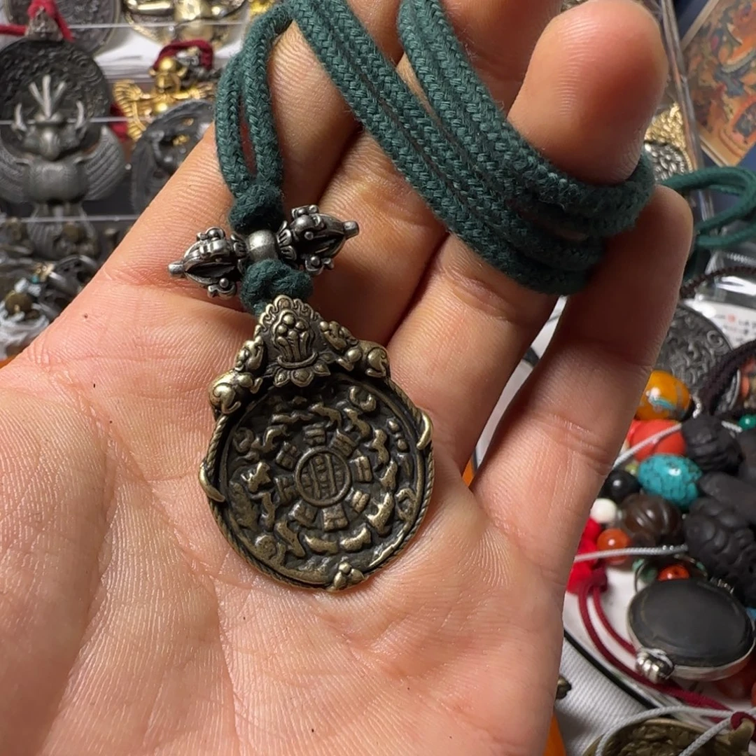 桀***丶颈饰玻璃啊啊啊啊啊