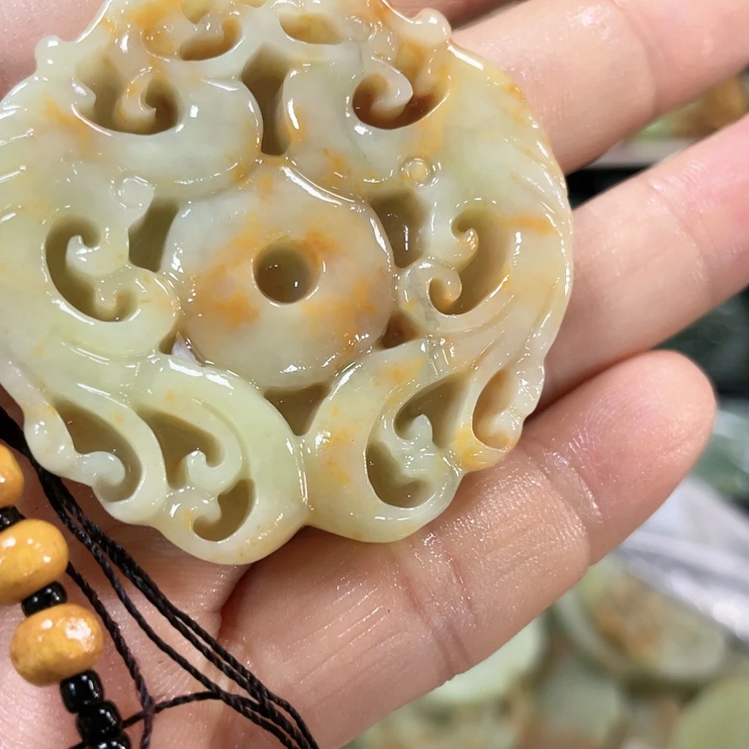 蛇纹石玉颈饰合金