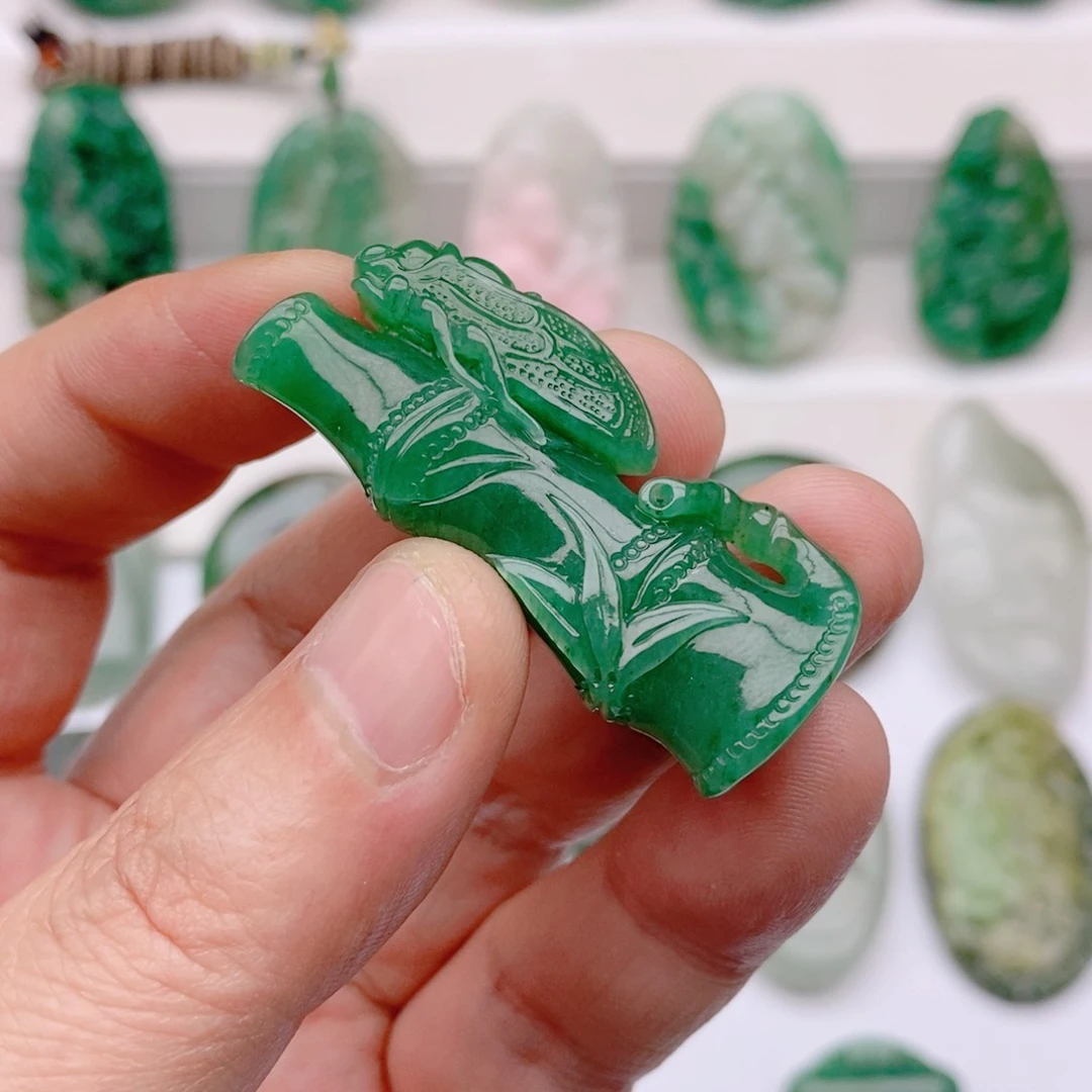 独山玉未镶嵌颈饰平*心