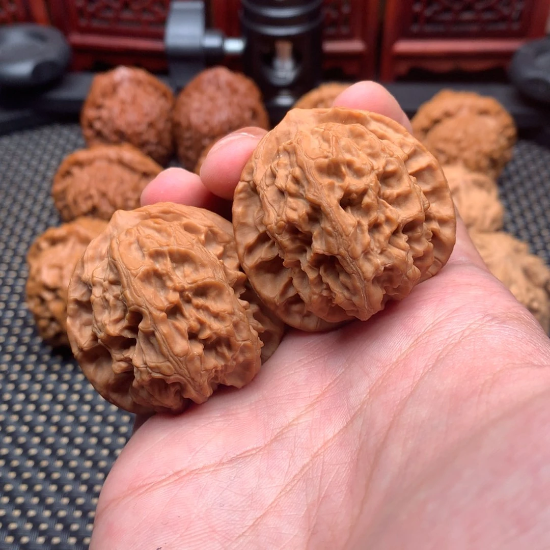 文玩核桃吊坠梨木台41