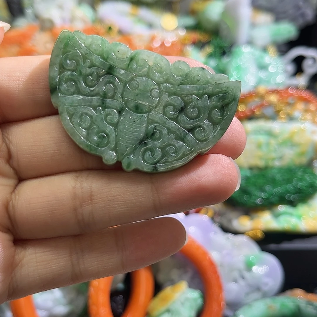 翡翠未镶嵌颈饰待编织