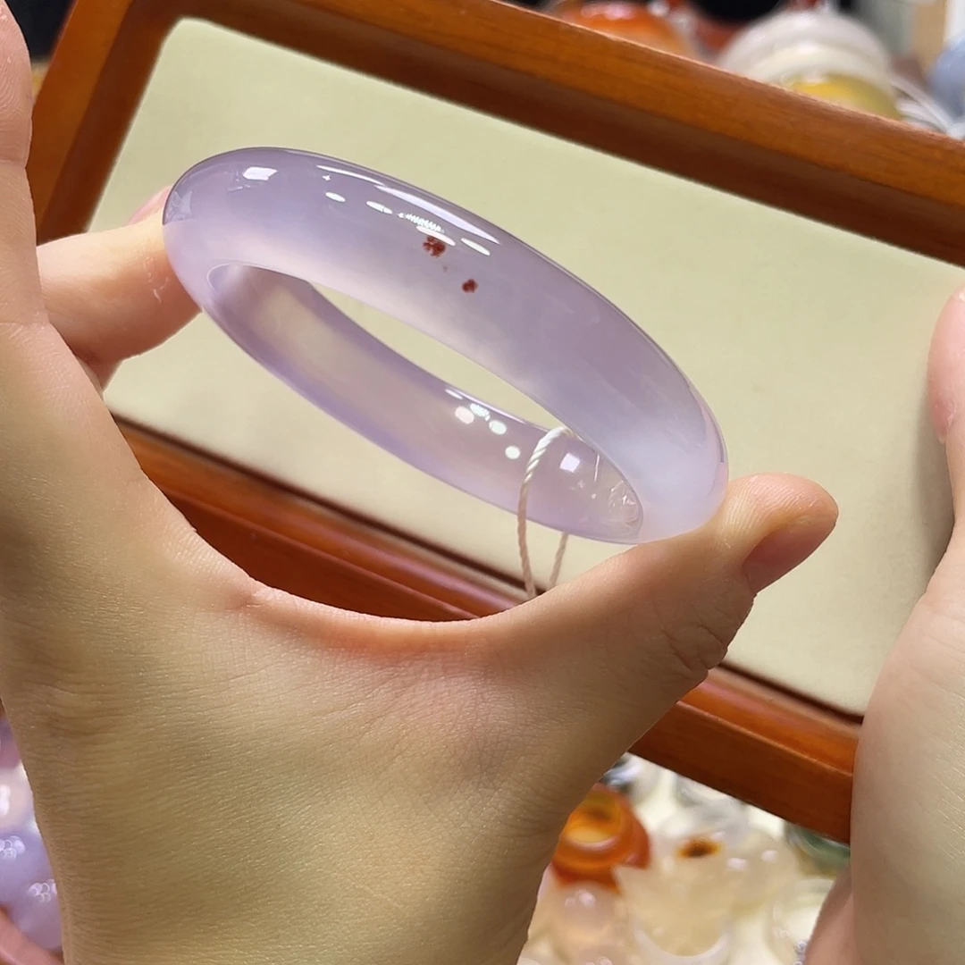 玛瑙/玉髓未镶嵌手镯不同角度不同光线下色不同