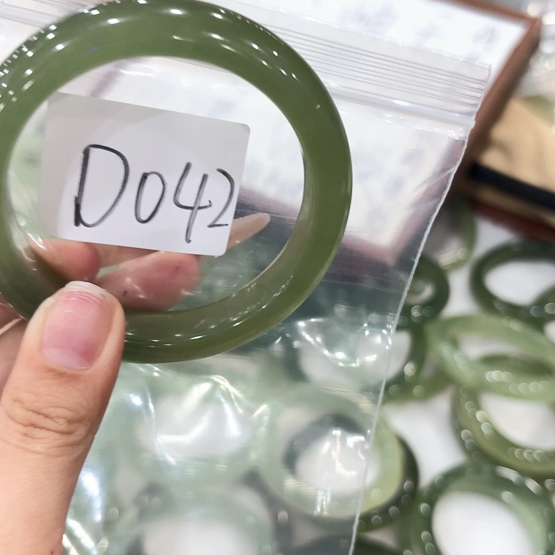 白****岫玉未镶嵌手镯1111